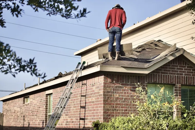 Professional roofer working on a residential roof in Saginaw